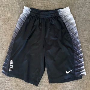 Men’s Nike Elite Shorts Large